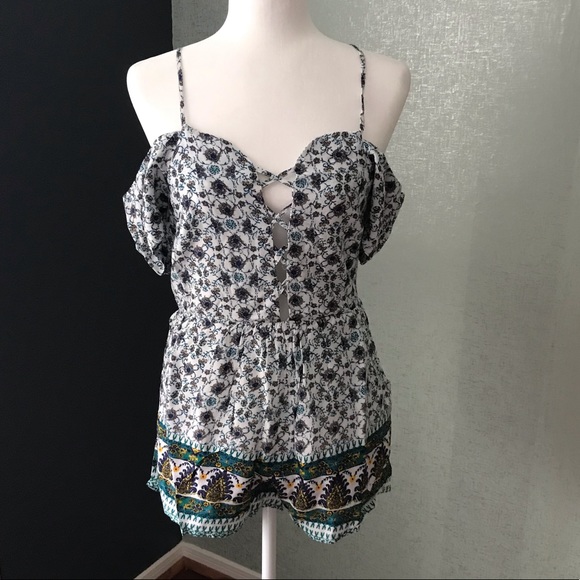 Threadzwear cold shoulder romper - Picture 3 of 8